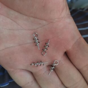 弹簧锁针软饵固定器防脱德州钓组曲柄钩单钩铅头钩软虫路亚配件