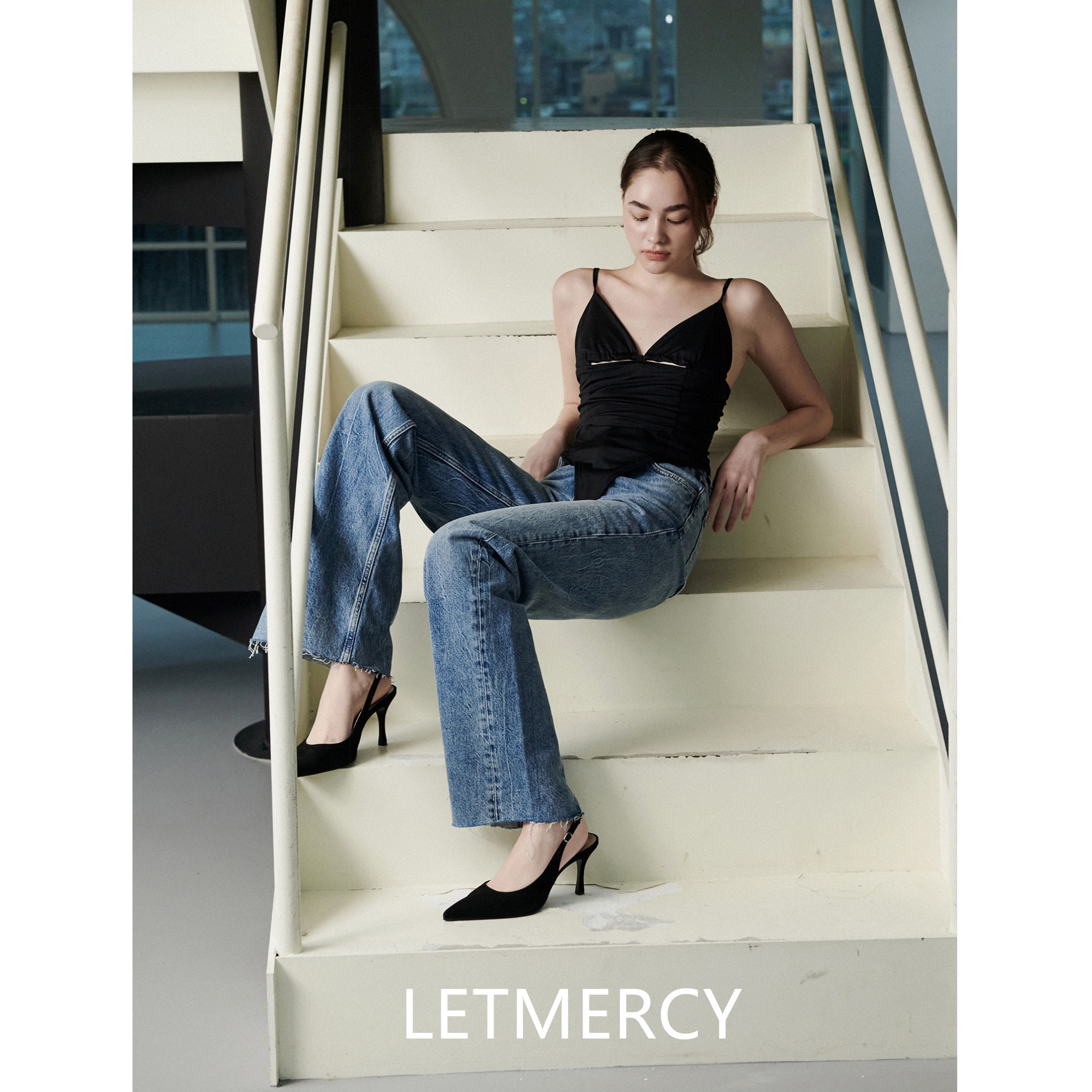 LETMERCY 布面尖头低跟气质女鞋高级感时尚后空一字扣带凉单鞋