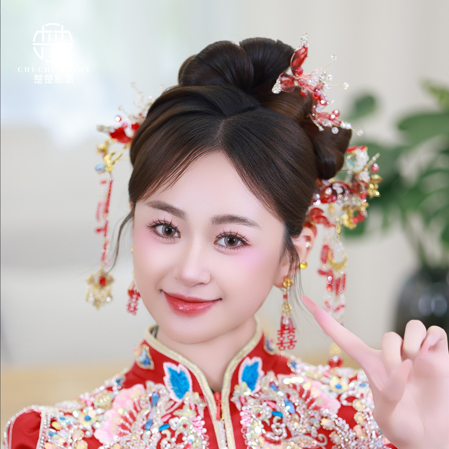 新中式新娘头饰秀禾服
