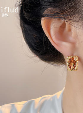 秋冬色系浅咖香槟色液态高级感镀银针几何长方形工厂耳饰 耳钉女