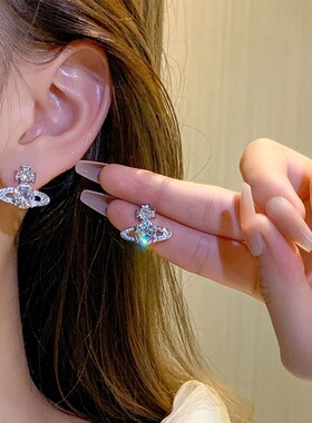 高版本西太后耳钉女土星银针2025新款洋气小众设计感小巧气质耳环