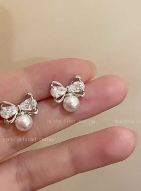 蝴蝶结珍珠耳钉女2024年新款时尚气质耳饰轻奢感耳环