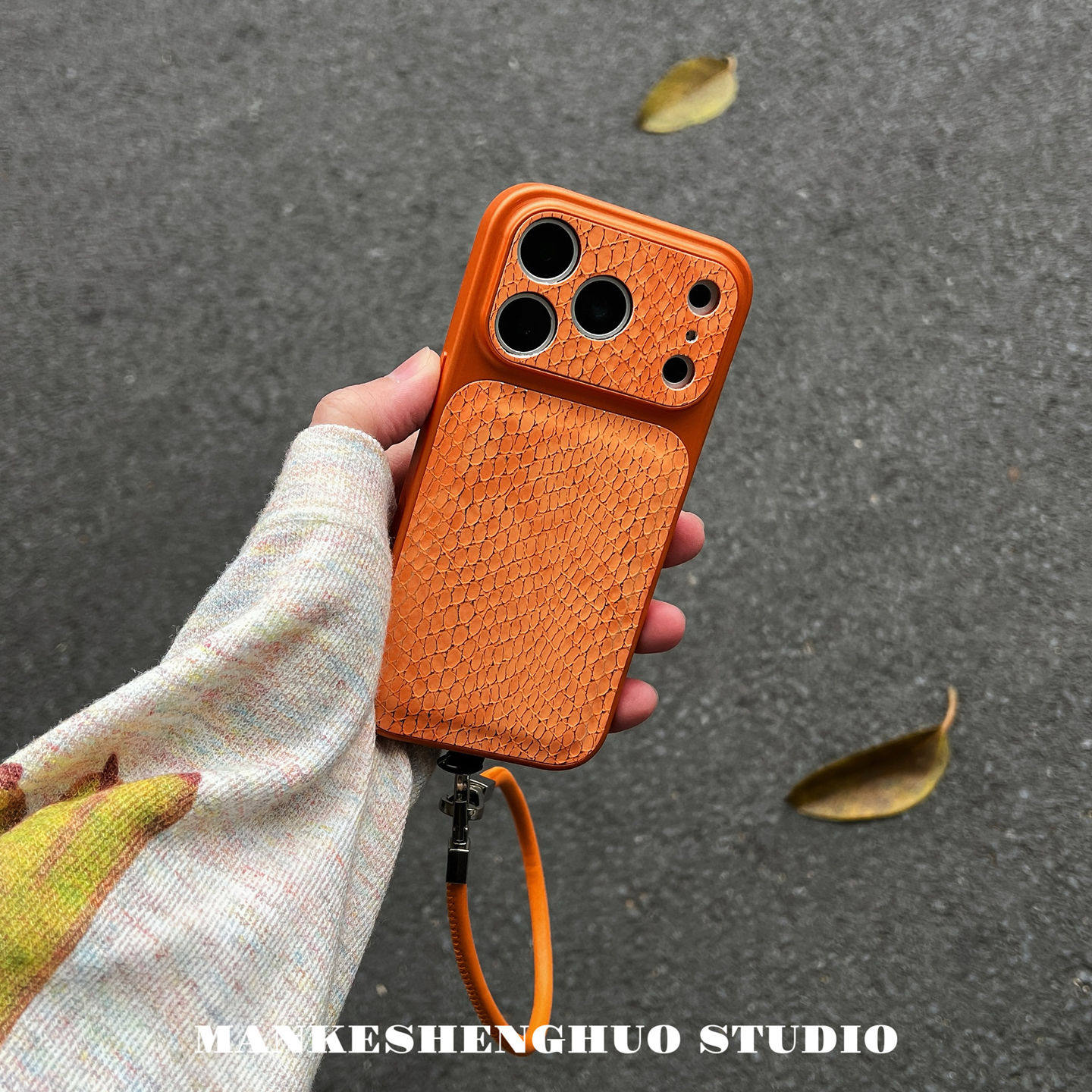 高级感小众ins超火橙色蛇纹苹果17手机壳适用iPhone16promax个性简约情侣款15pro巨好看新品14全包防摔带挂绳
