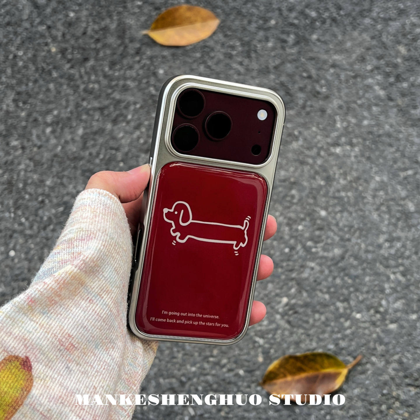 韩系ins复古酒红色可爱腊肠狗苹果18pro手机壳适用iPhone18promax小众高级感17个性男16超火新款女15电镀全包