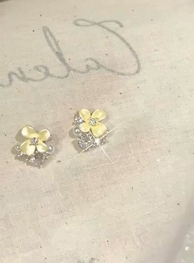 鹅黄色小花锆石耳钉女温柔珍珠