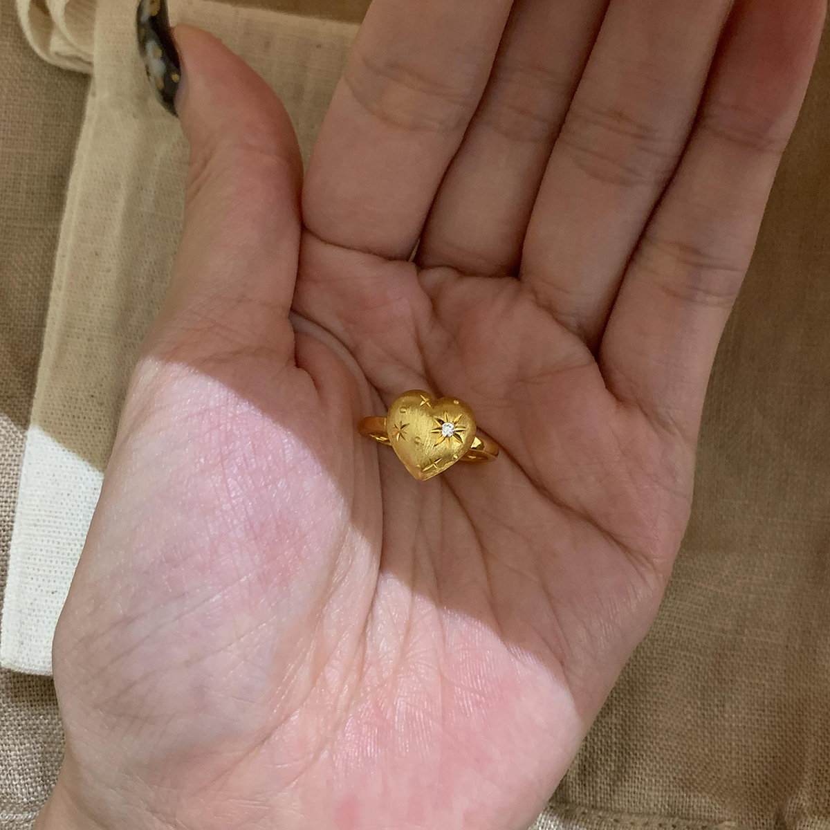 中古金色拉丝芒星点钻爱心戒指女