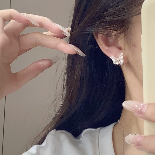 奶雾粉蝴蝶珍珠耳钉女清新温柔