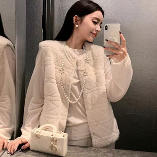 气质名媛毛毛背心女 菱形格环保水貂毛马甲圆领新款 Trendy Bazaar