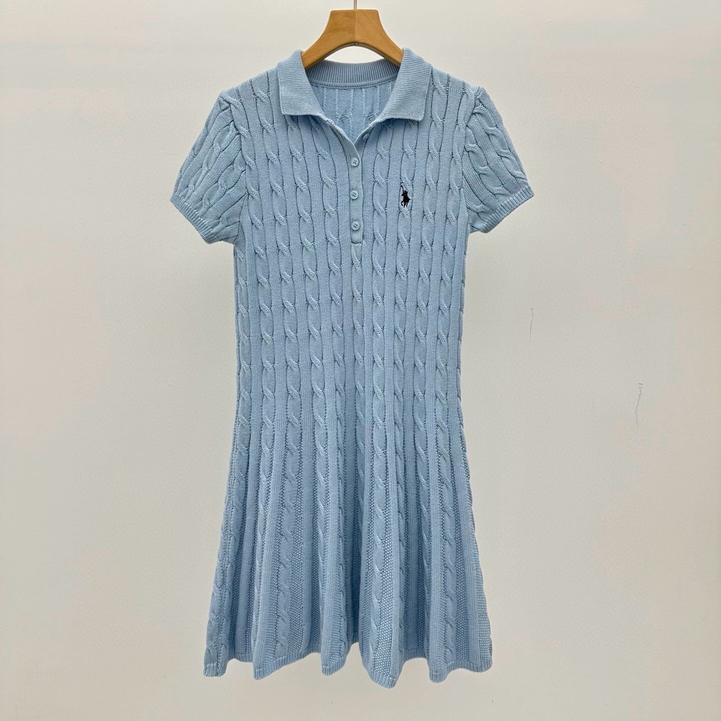 Trendy Bazaar夏新款时尚翻领纯色刺绣马花股短袖针织A字连衣裙女