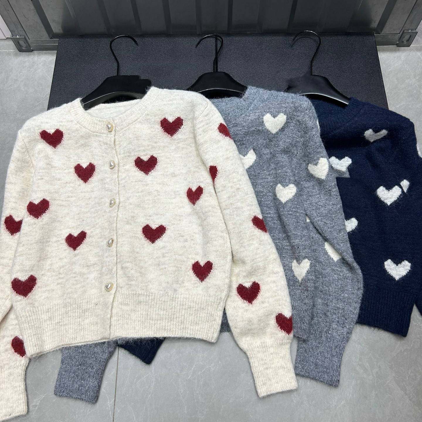 爱心提花圆领针织开衫毛衣外套女