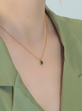 迷你小巧祖母绿锆石钛钢锁骨链女