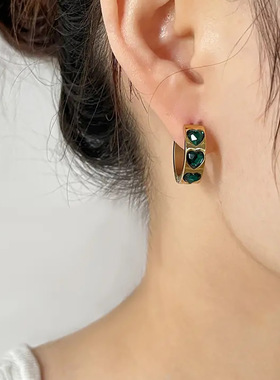 跨境欧美INS风钛钢镀18K金镶嵌绿色爱心锆石耳圈时尚耳环耳饰女