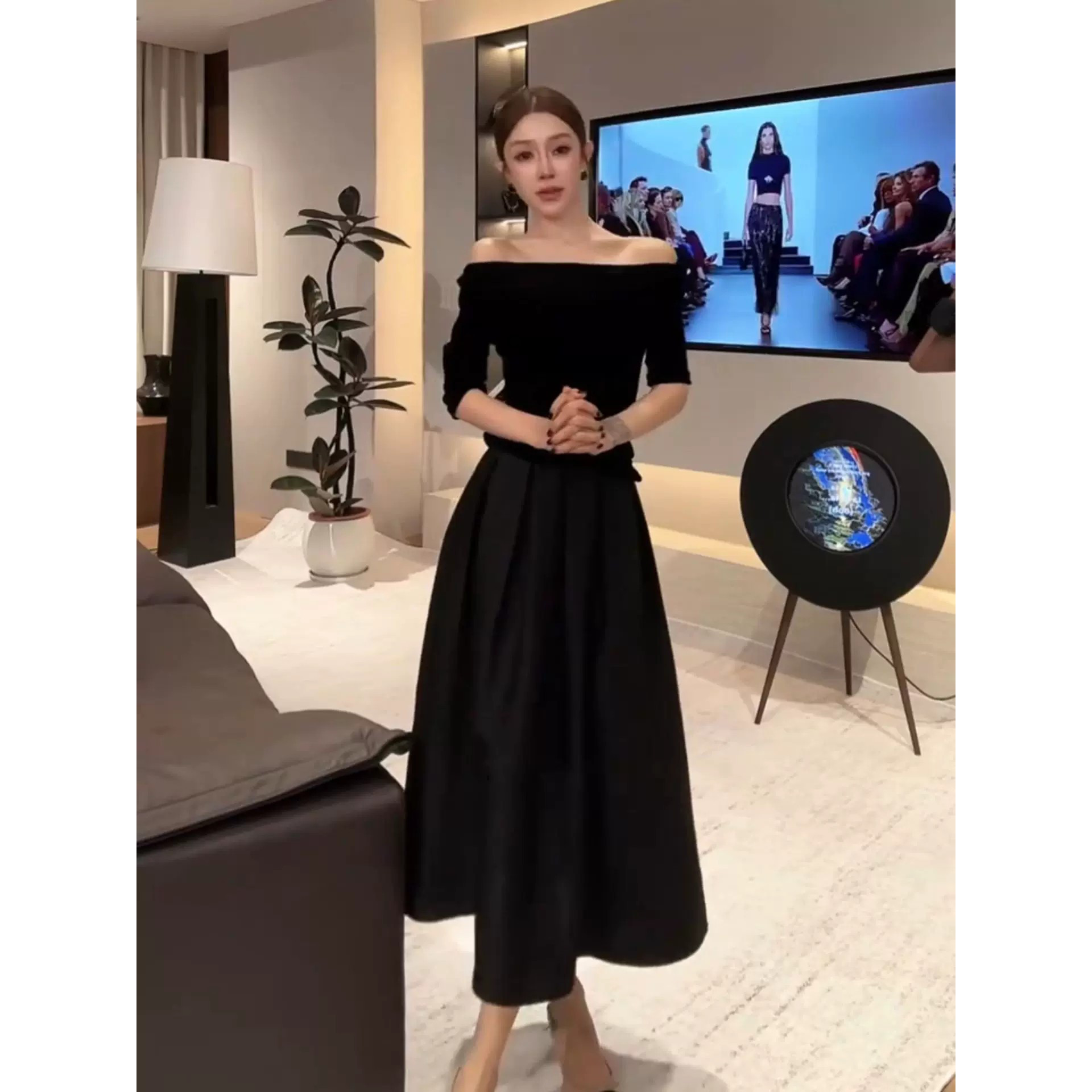 赫本风高级感黑色一字肩修身上衣中长款半身裙女气质时尚套装