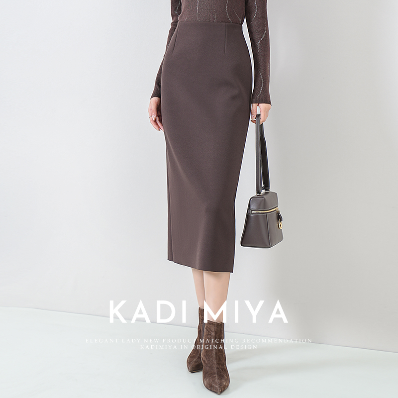 KADIMIYA气质百高级感搭德绒半身裙开叉设计感小蜜蜂刺绣长裙