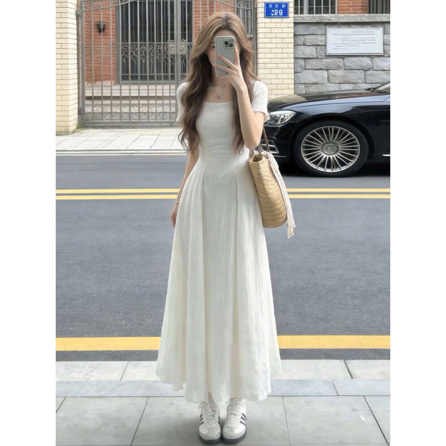 白月光初恋米白连衣裙子女夏季2026新款早春漂亮穿搭法式收腰长裙