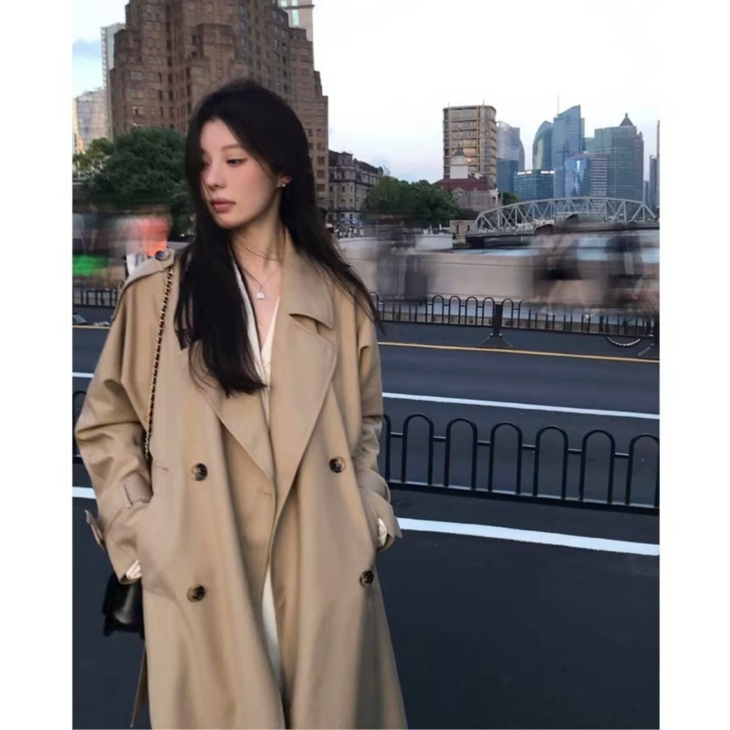 超火高级感卡其色风衣外
