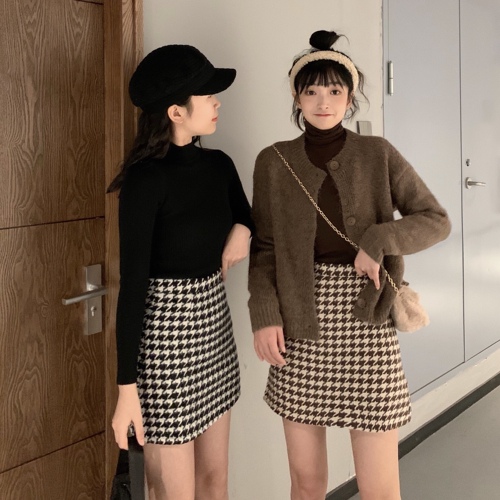 Korean version of thousand bird Plaid woolen skirt short skirt with thin Plaid A-line skirt covering buttocks