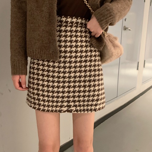 Korean version of thousand bird Plaid woolen skirt short skirt with thin Plaid A-line skirt covering buttocks