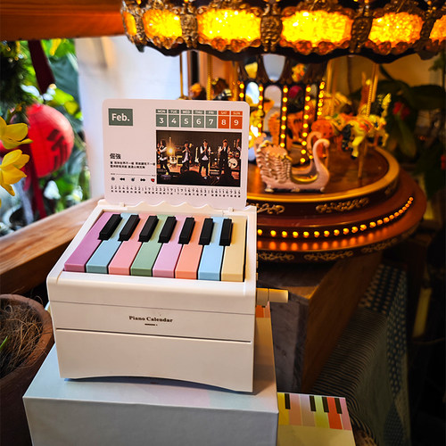 五月天可弹奏的钢琴台历万年历