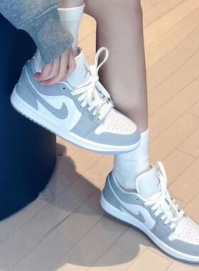 NIKE耐克AJ1男女同款低帮防滑篮球鞋烟灰雾霾白灰板鞋DC0774-105