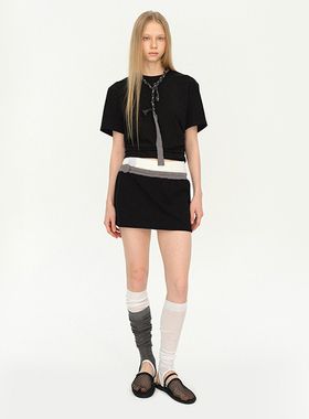 MovingMovingMoving 5/16 20:00 撞色三层腰头短卫裙含装饰徽章