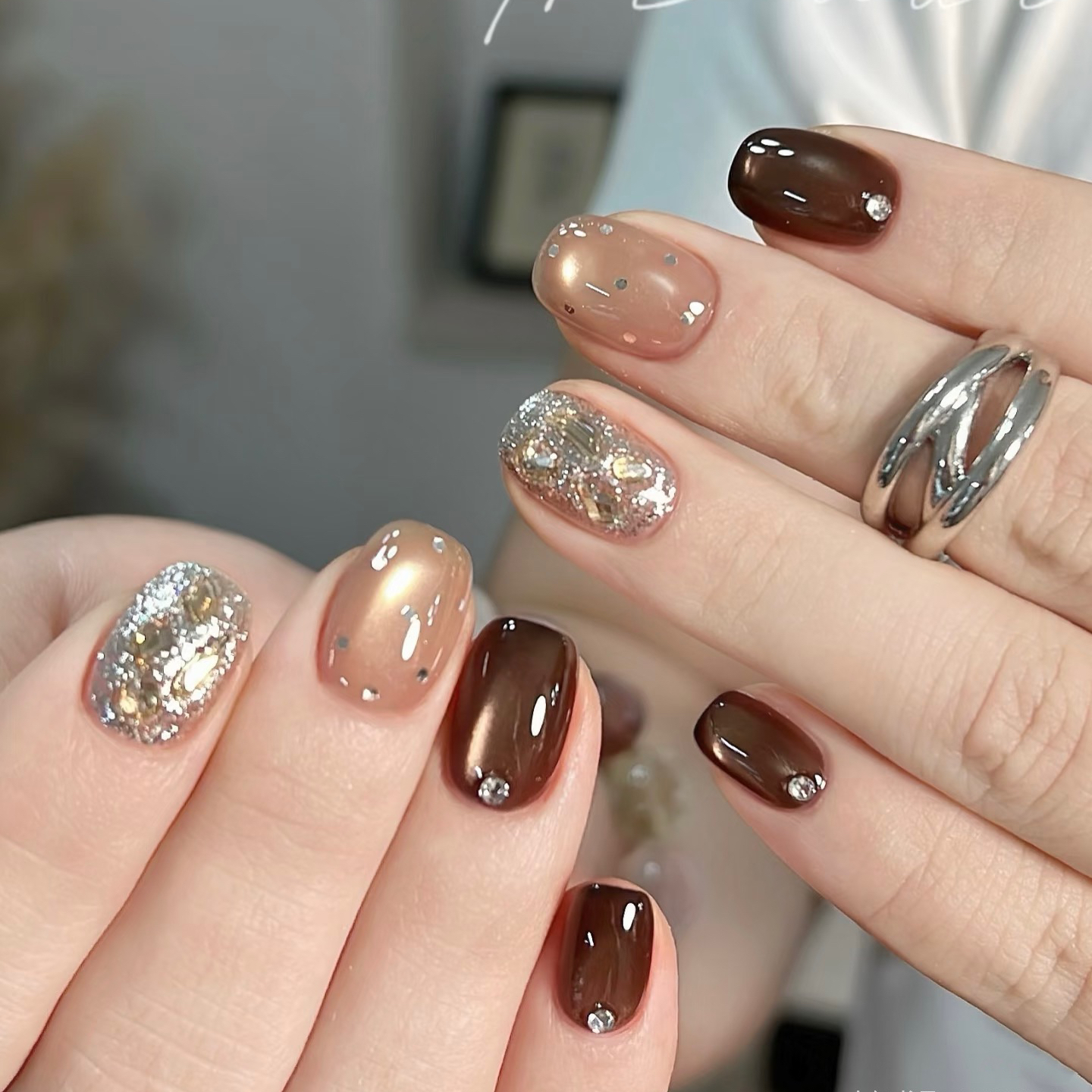 咖色猫眼跳色短款假指甲