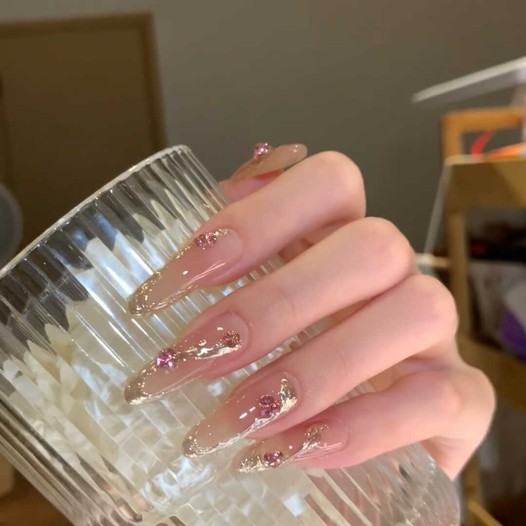 裸色香槟镜面显白穿戴甲林先生