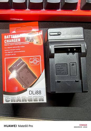 适用于Sanyo三洋DB-L80 L80 CG10 20 DLI88 摄像机电池板座充电器