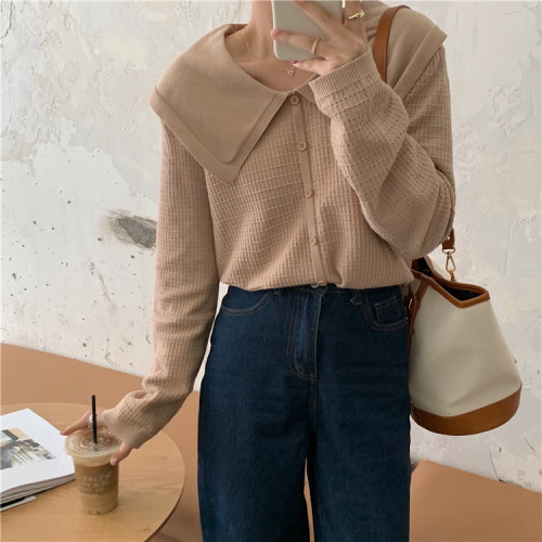 Solid color long sleeve T-shirt with loose and thin lapel