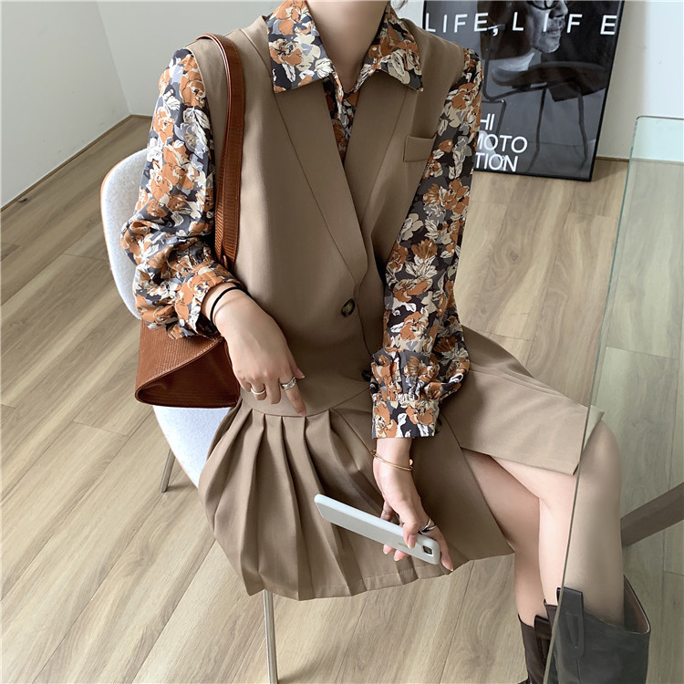 Two piece set of real price floral shirt + sleeveless pleated vest skirt