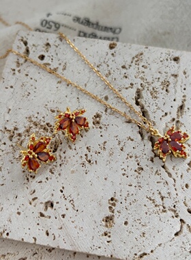 莫里里2025新品红色枫叶锆石耳钉时尚秋冬时尚小众耳坠少女项链