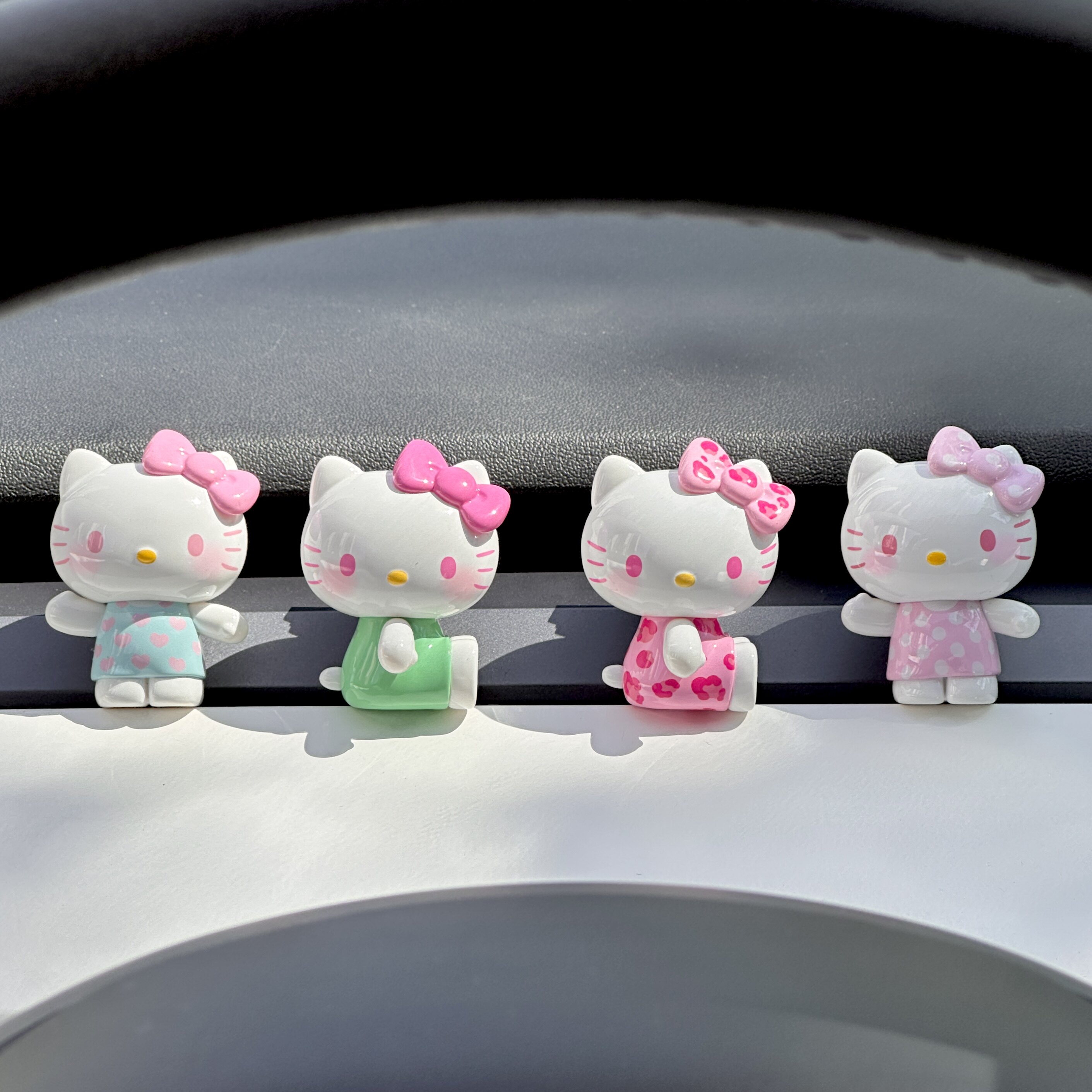 三丽鸥Hello Kitty车载香薰摆件汽车出风口装饰女生车内饰品礼物