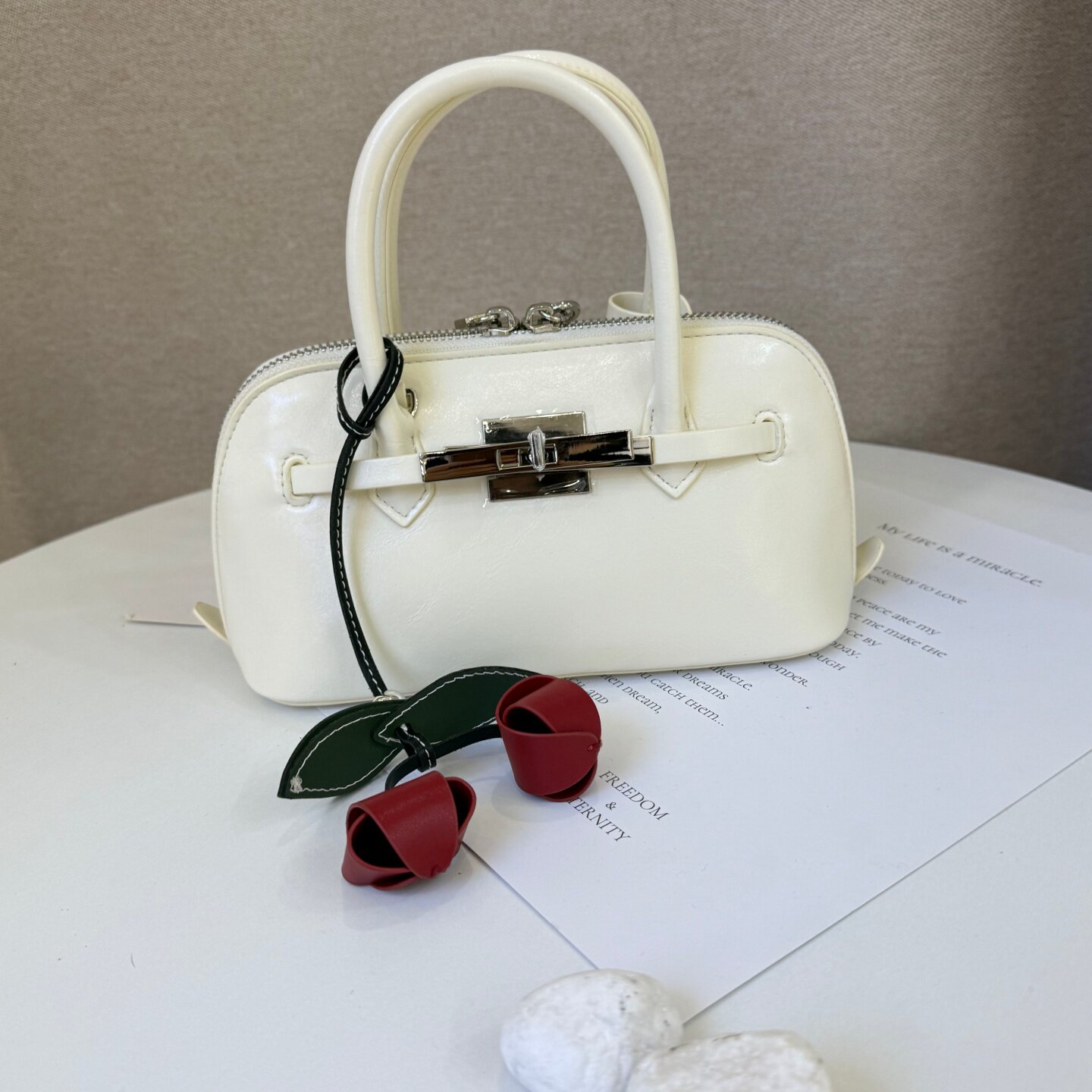 劳拉时黛小众质感百搭时尚皮带扣贝壳包2026新款质感单肩斜挎包女