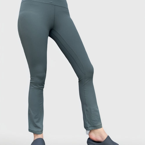 lululemon Align Rib Mini-Flare*XShort 罗纹微喇裤 LW5GDRS
