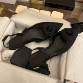 显瘦百搭尖头中空粗跟后绊带包头凉鞋 小香风山茶花平底鞋 2023新款