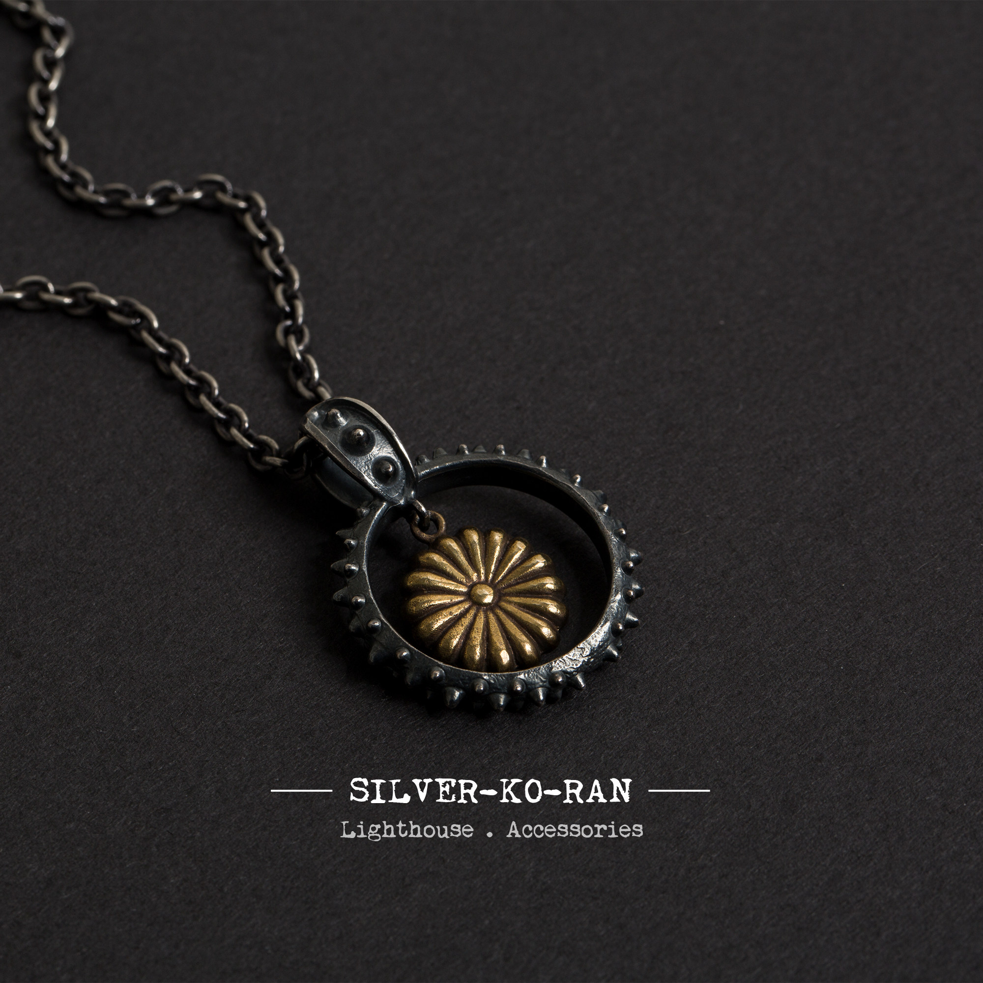 日本光岚 龙头银饰 环形冰雹菊纹吊坠 古技法霰槌目 烟熏黑 P-350