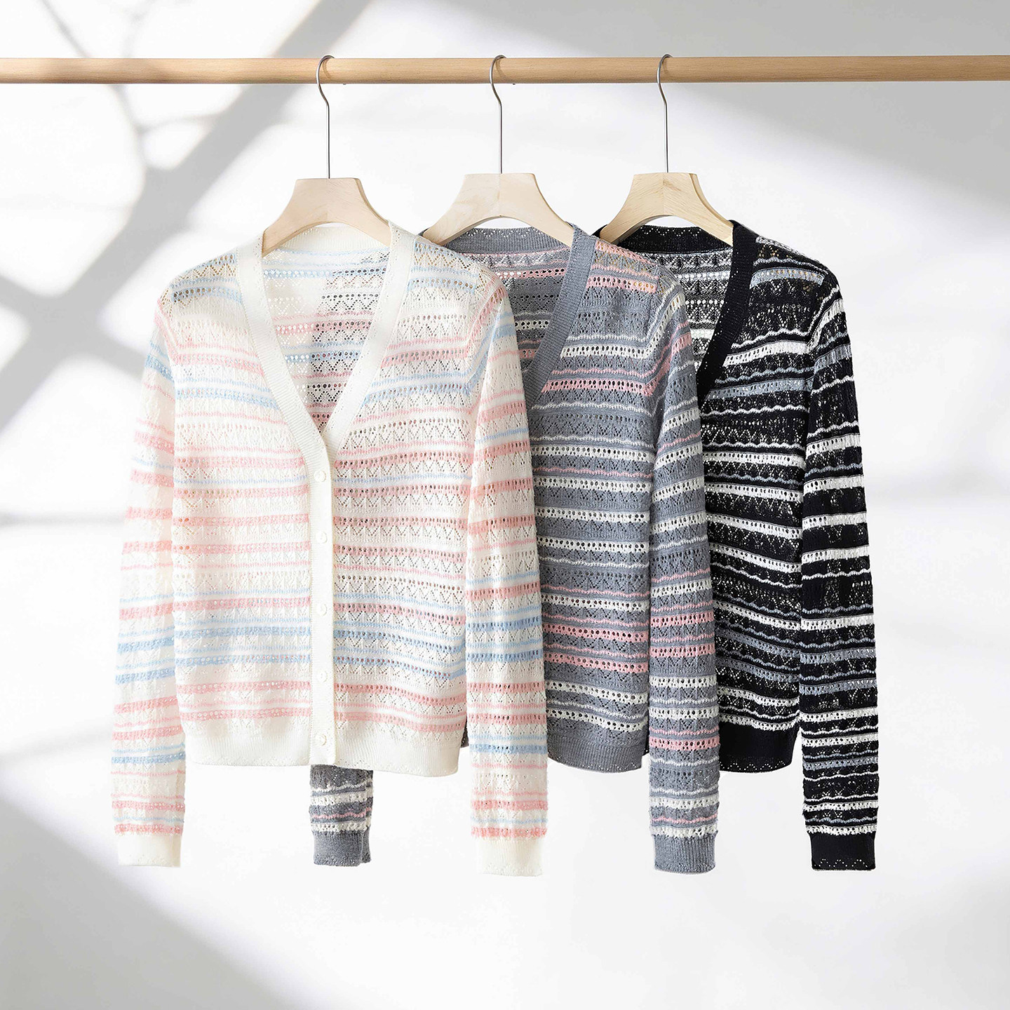 撞色条纹针织开衫女2026春季新款法式复古V领显瘦薄款小外套上衣