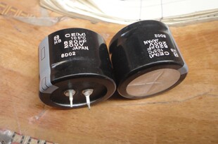 原装 日本松下 200V820UF HB 35*25 105度