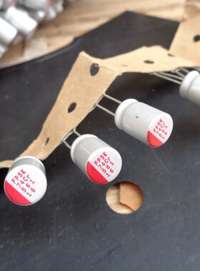 560UF 16V 富士通 FP 561 固态电容 低ESR 16V560UF 8X11 105度