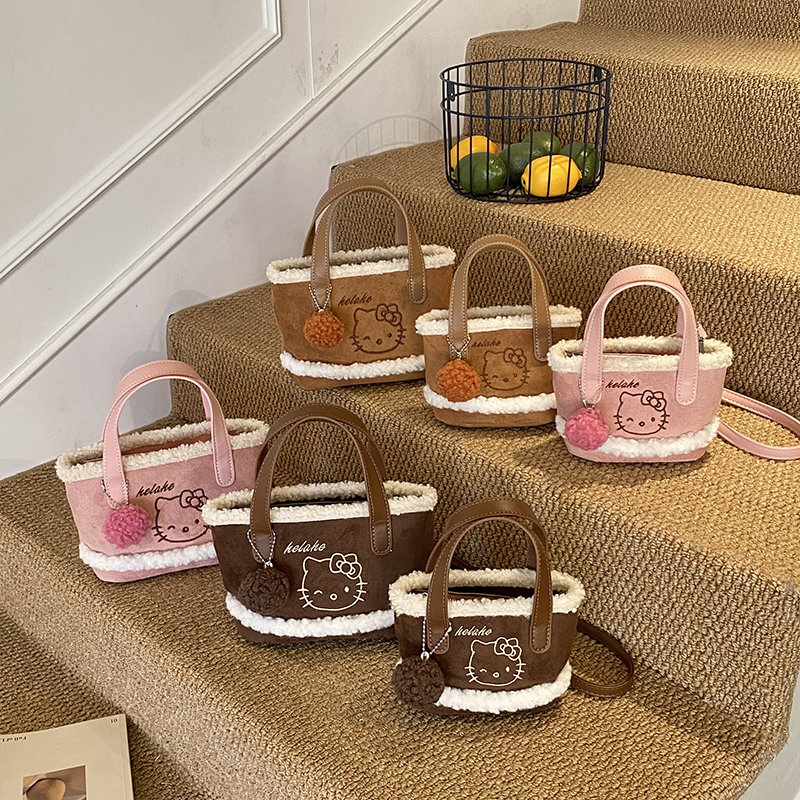 2025新款HelloKitty羊羔毛菜篮子包可爱毛绒手提斜挎包复古水桶包