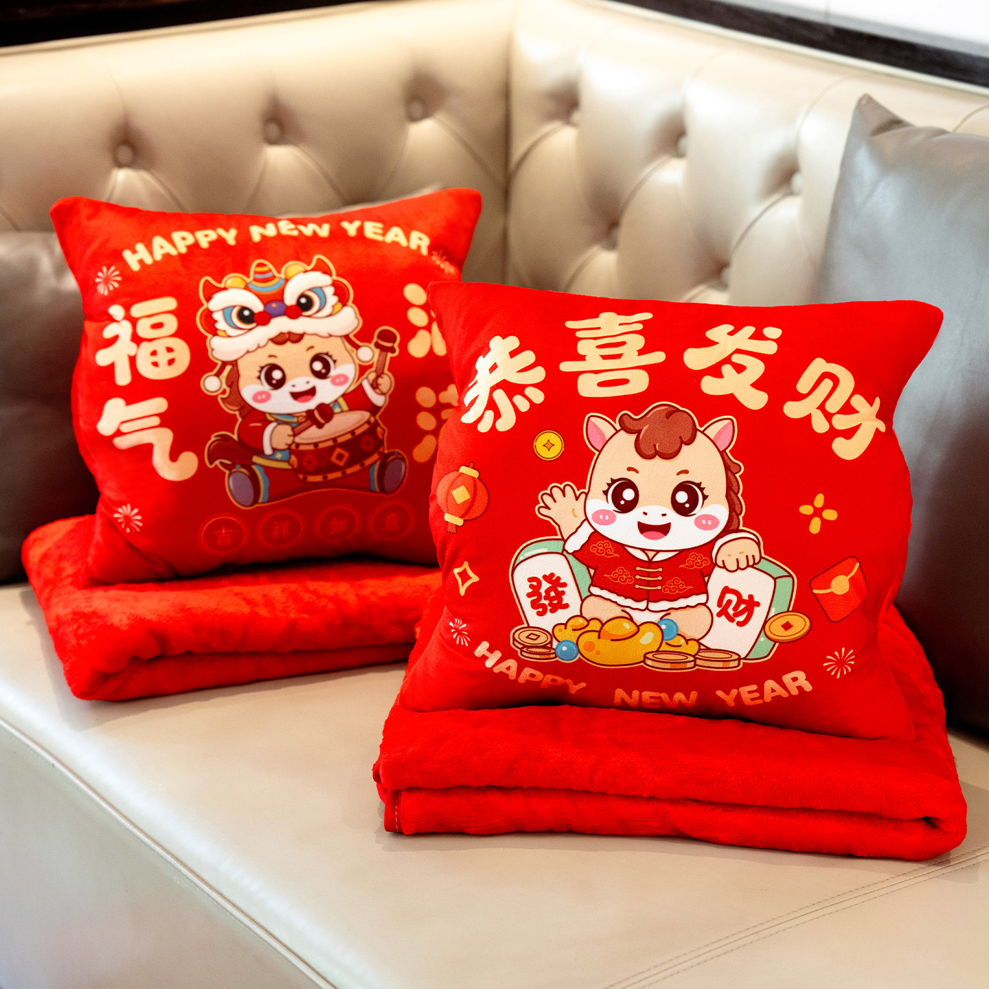 新年招财进宝红色卡通抱枕被加厚保暖暖手毛绒毯汽车客厅靠垫毯子