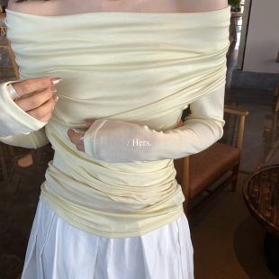 Hers 80156 26年早春简约气质高雅上衣日常捏褶堆叠感一字领小衫