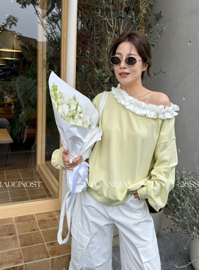 MADEIN OST-26年早春轻法式撞色木耳边拼接斜肩卫衣91130