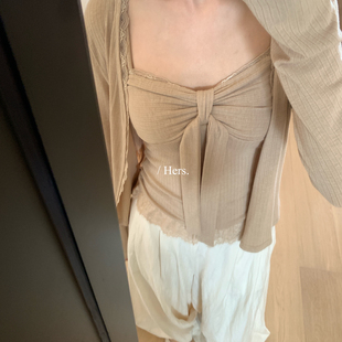 Hers-春上新简约法式气质日常两件套(开衫+吊带)套装80330