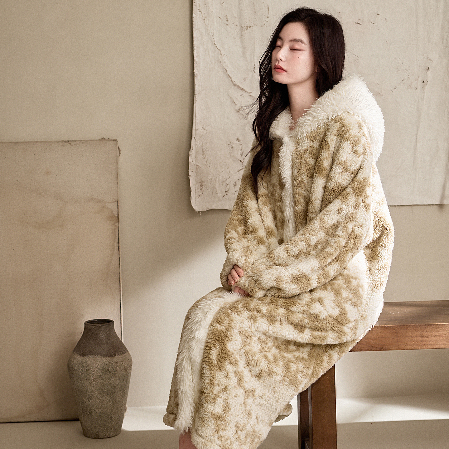 【轩之婷】长款睡袍女款冬季珊瑚绒加厚加长款连帽毛茸茸保暖浴袍