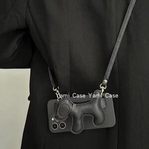 皮质小狗狗腕带15pro斜挎12mini苹果14plus适用iPhone15promax手机壳13pro网红1+12黑色耐脏11/9r一加ace3/2V