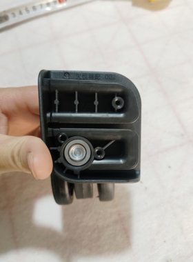 行李箱配件黑色通用万向轮可拆卸轮子拉杆箱旅行箱替换轱辘静音轮