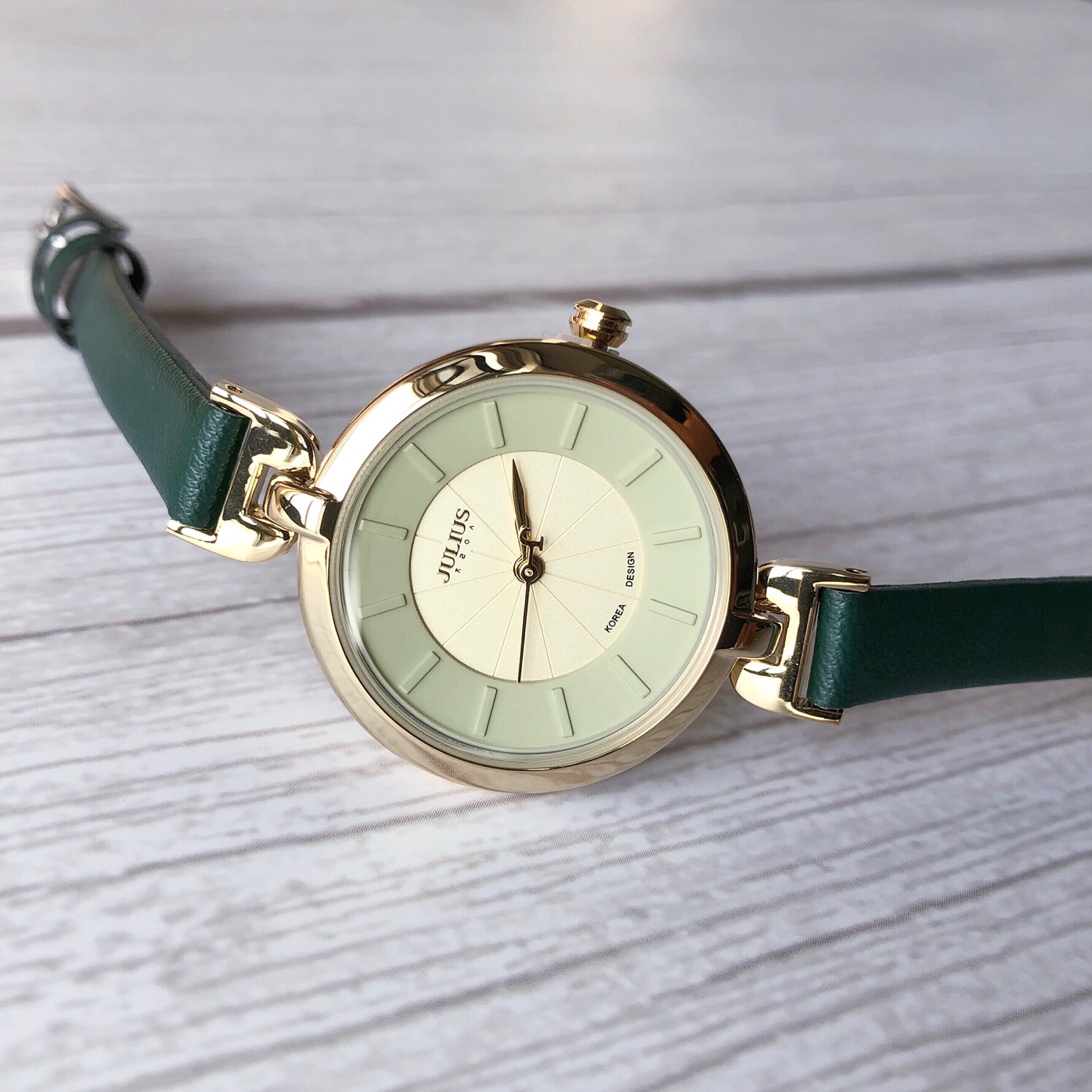 聚利时手表女款小众 ins风简约气质复古牛油果绿表盘皮带学生防水