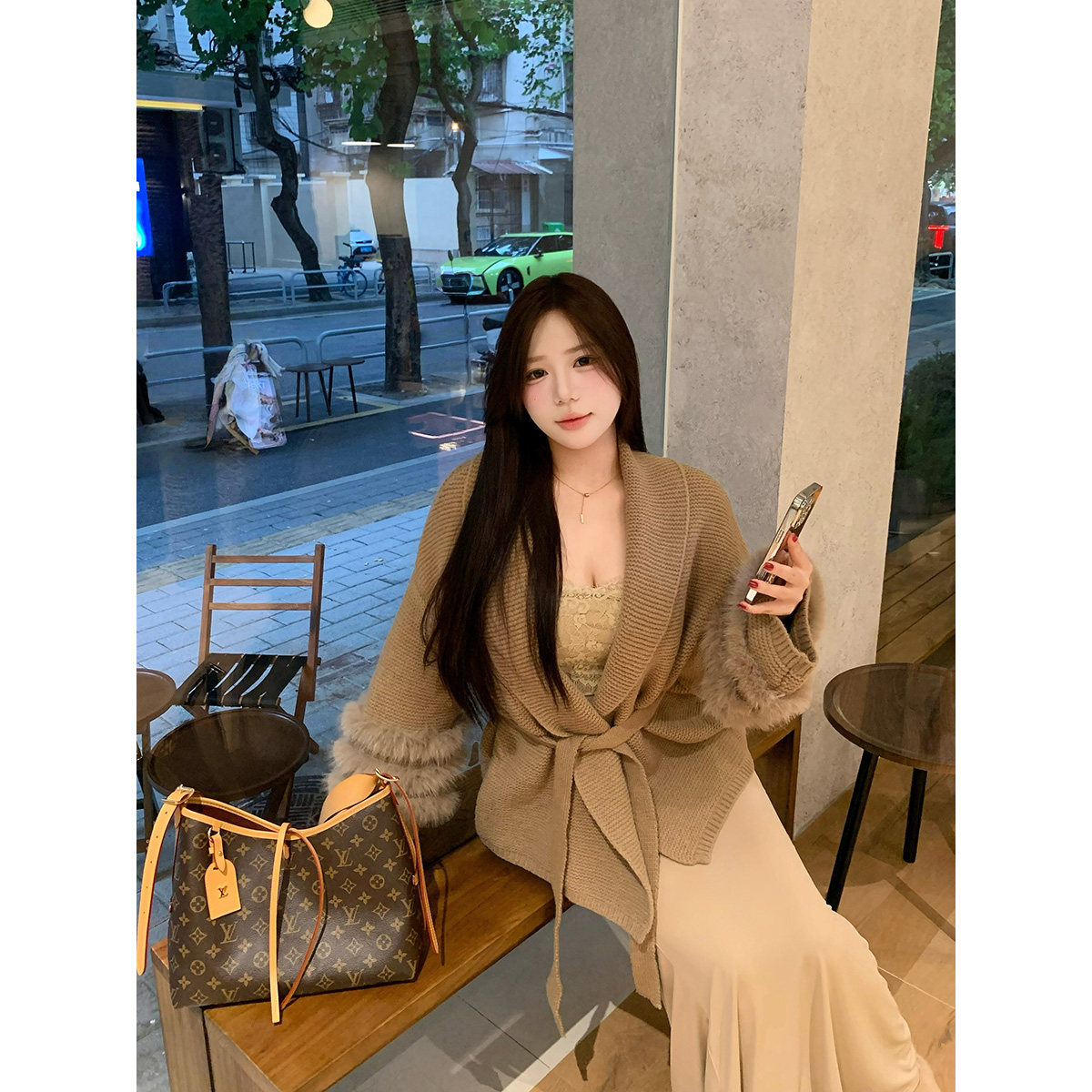 佳佳【魅惑贵奢】微胖大码气质V领秋冬外套修身收腰吊带连衣裙