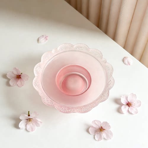 高颜值粉色花瓣甜品寿司盘点心碟